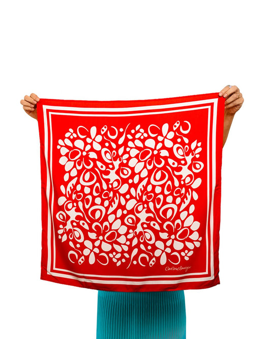 Bandana estampa Jasmim vermelha 70x70cm — Caroline Sawyer
