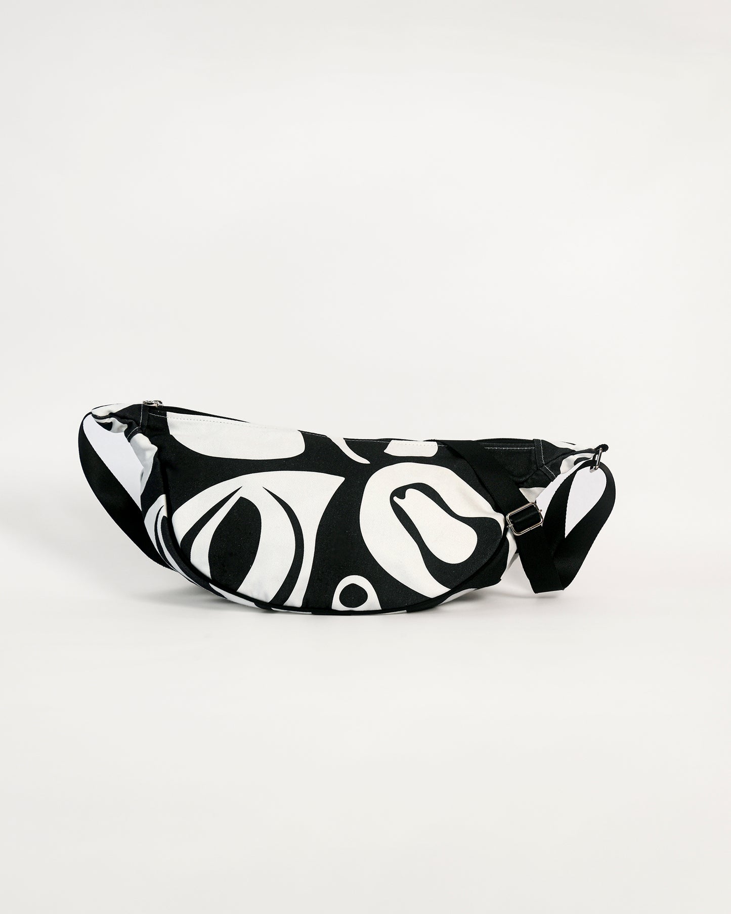 Bolsa crossbody estampa Flora na cor preto
